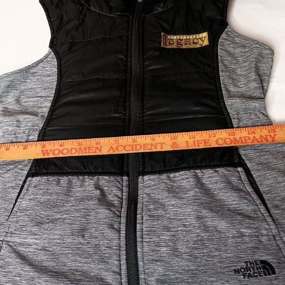 The North Face Woman S Pseudo Puffer Tunic Vest Gray Black Conservation Logo Zip - Picture 2 of 9